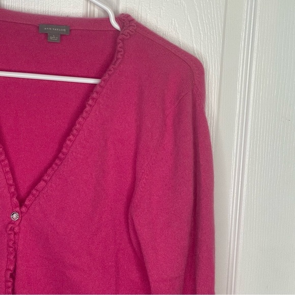 Ann Taylor 100% Cashmere Ruffled Neckline Cardigan Rhinestone Closure in Pink L - Picture 5 of 13